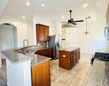 2827 Fair Chase Drive - Photo Thumbnail 10