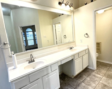 2827 Fair Chase Drive - Photo Thumbnail 21