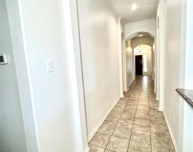2827 Fair Chase Drive - Photo Thumbnail 8