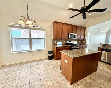 2827 Fair Chase Drive - Photo Thumbnail 12
