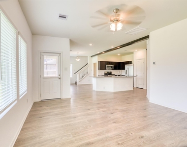422 Magnolia Street - Photo Thumbnail 9