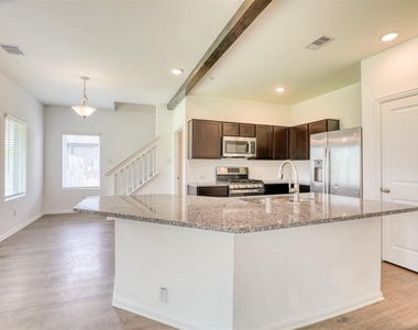 422 Magnolia Street - Photo Thumbnail 5