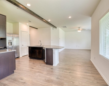 422 Magnolia Street - Photo Thumbnail 7