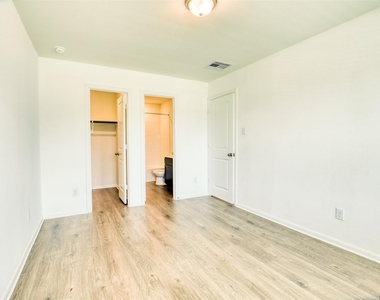 422 Magnolia Street - Photo Thumbnail 19