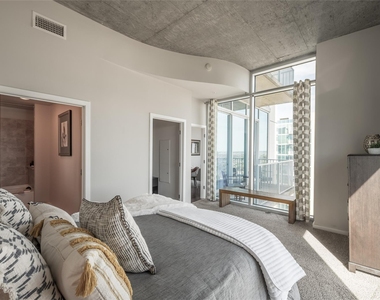 5927 Almeda Road - Photo Thumbnail 2