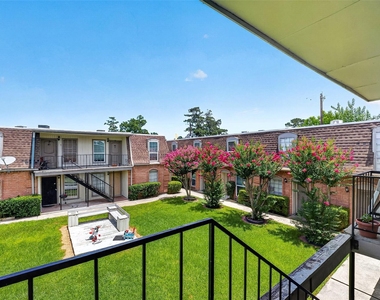 1220 Shadowdale Drive - Photo Thumbnail 4