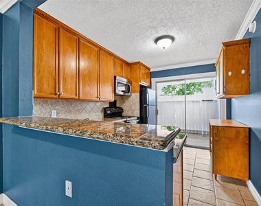 1220 Shadowdale Drive - Photo Thumbnail 8