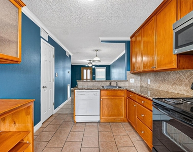 1220 Shadowdale Drive - Photo Thumbnail 12