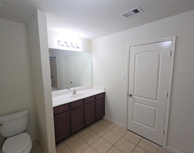 2303 Golden Brandy Lane - Photo Thumbnail 10