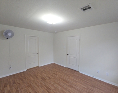 2303 Golden Brandy Lane - Photo Thumbnail 8