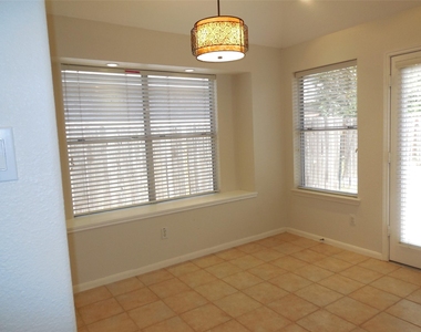 10523 N Newpark Drive - Photo Thumbnail 4