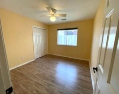 10523 N Newpark Drive - Photo Thumbnail 12
