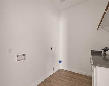 90 Burress Street - Photo Thumbnail 6