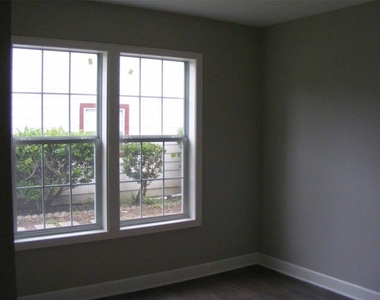 4725 Maggie Street - Photo Thumbnail 4