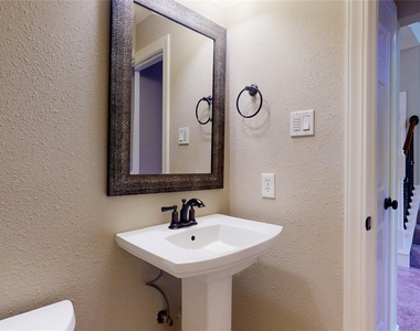 20802 Newbury Park Drive - Photo Thumbnail 12
