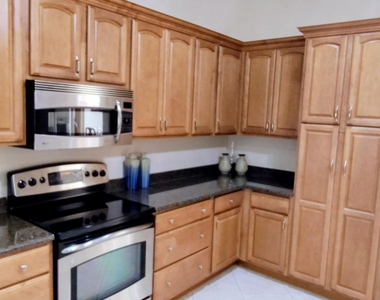 454 Fillmore Avenue Ne - Photo Thumbnail 5