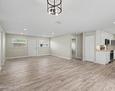 2222 Lucille Lane - Photo Thumbnail 4
