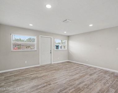 2222 Lucille Lane - Photo Thumbnail 2