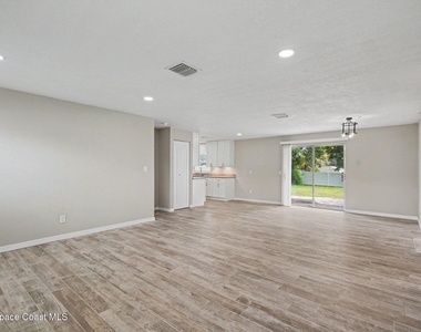 2222 Lucille Lane - Photo Thumbnail 5