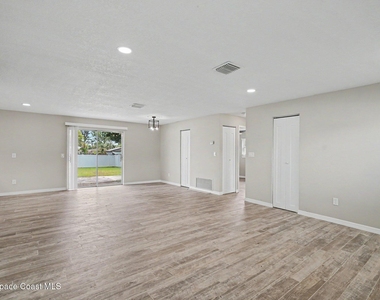 2222 Lucille Lane - Photo Thumbnail 3