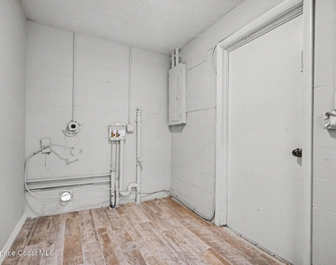2222 Lucille Lane - Photo Thumbnail 14