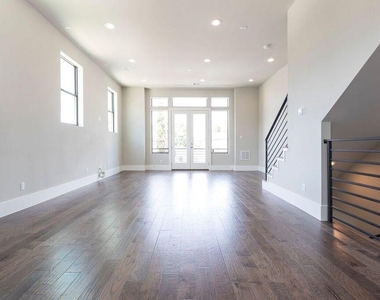 5703 Larkin - Photo Thumbnail 2