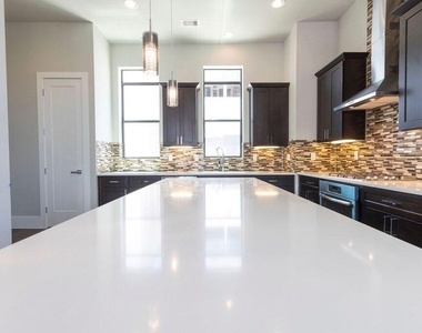5703 Larkin - Photo Thumbnail 6