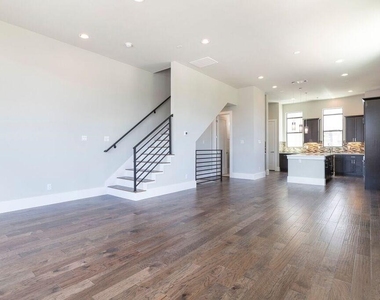5703 Larkin - Photo Thumbnail 4