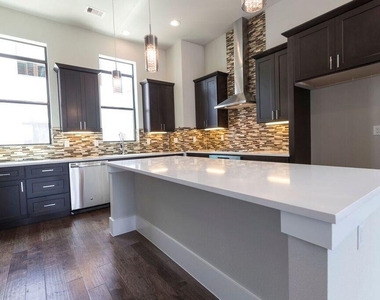 5703 Larkin - Photo Thumbnail 7