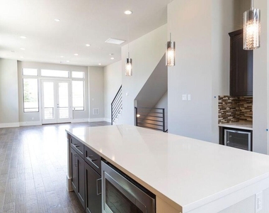 5703 Larkin - Photo Thumbnail 11