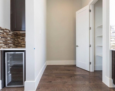 5703 Larkin - Photo Thumbnail 15
