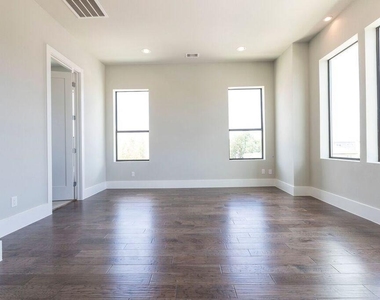 5703 Larkin - Photo Thumbnail 20