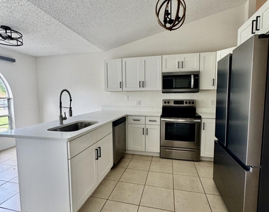 1506 Hardwicke Street Nw - Photo Thumbnail 5