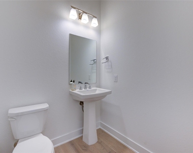 10318 Fountain Shore Drive - Photo Thumbnail 21