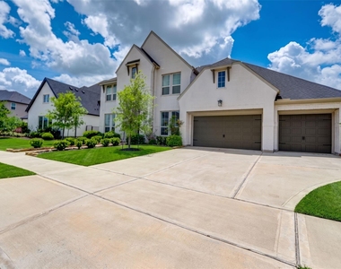 10318 Fountain Shore Drive - Photo Thumbnail 2