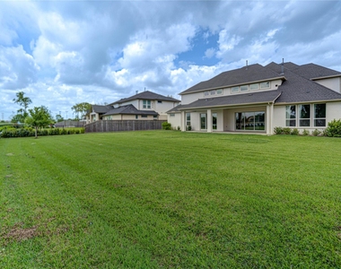 10318 Fountain Shore Drive - Photo Thumbnail 42