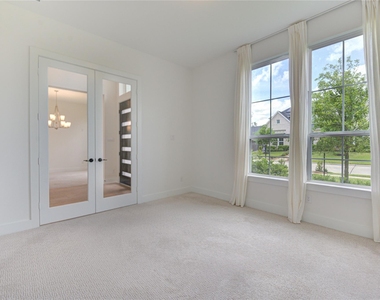 10318 Fountain Shore Drive - Photo Thumbnail 7