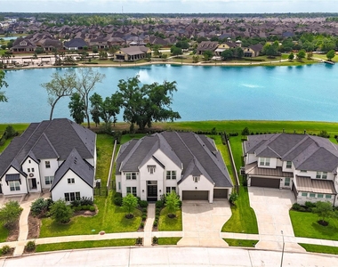 10318 Fountain Shore Drive - Photo Thumbnail 1