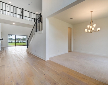 10318 Fountain Shore Drive - Photo Thumbnail 6