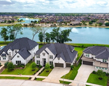 10318 Fountain Shore Drive - Photo Thumbnail 46
