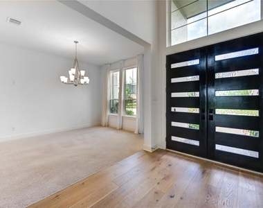 10318 Fountain Shore Drive - Photo Thumbnail 4