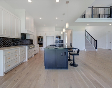 10318 Fountain Shore Drive - Photo Thumbnail 16