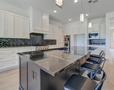10318 Fountain Shore Drive - Photo Thumbnail 18