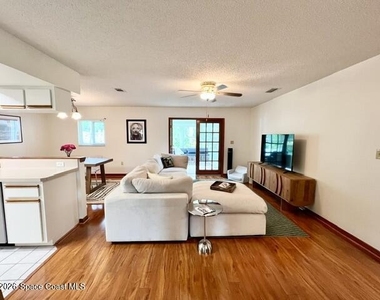 2108 Rosewood Drive - Photo Thumbnail 11