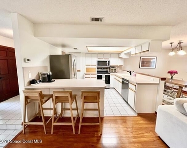 2108 Rosewood Drive - Photo Thumbnail 7