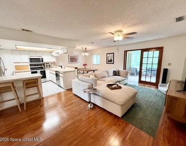 2108 Rosewood Drive - Photo Thumbnail 12