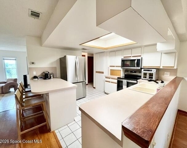 2108 Rosewood Drive - Photo Thumbnail 8