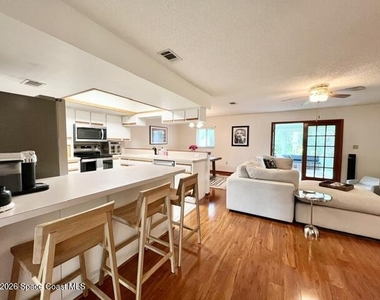 2108 Rosewood Drive - Photo Thumbnail 6