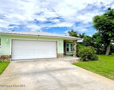 2108 Rosewood Drive - Photo Thumbnail 2