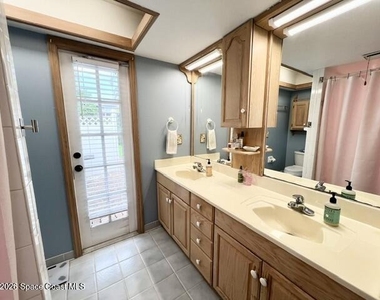 2108 Rosewood Drive - Photo Thumbnail 16